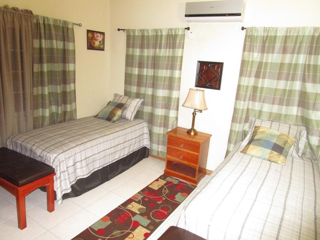 The Residence Portmore Apartments Eksteriør bilde